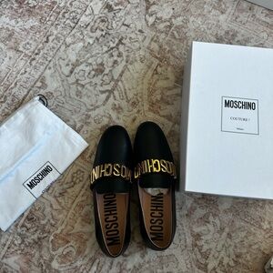 Moschino Metal Lettering patent leather loafers
Size: women’s 40